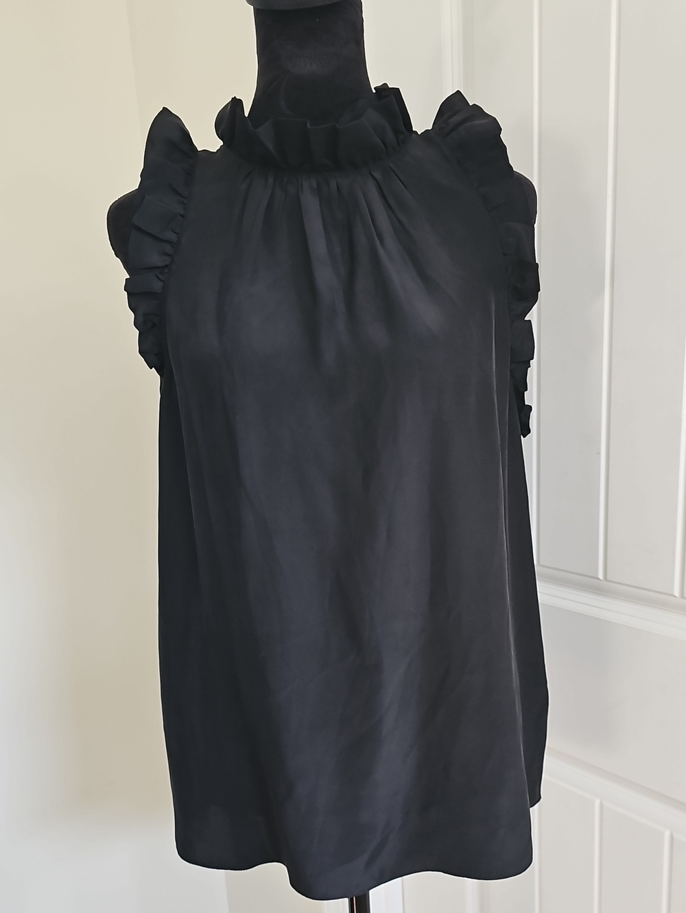 Frame Silk Black Ruffle-Neck Sleeveless Camisole, Medium